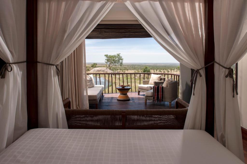 Four-Seasons-Safari-Lodge-Serengeti
